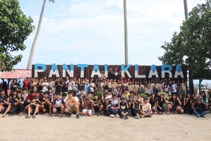 Peserta Didik Kelas 9 SMP Xaverius 2 Liburan ke Pantai Sebelum US