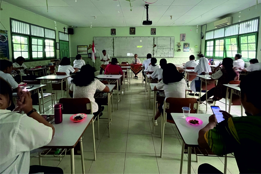 Guru Berbagi Praktik Baik Di SMP Xaverius 2 Bandar Lampung